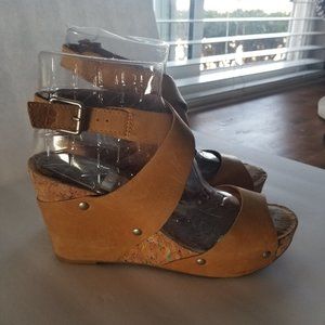 Lucky Brand Tan Ankle Strap Clogs